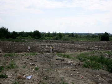 Неподалік місця відпочинку на Волині виникло сміттєзвалище