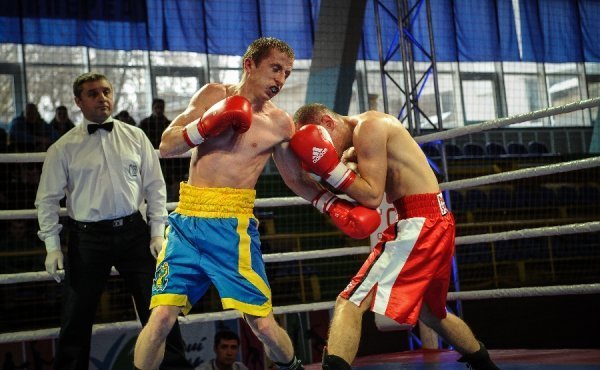 У Луцьку професійні боксери України й Польщі провели  поєдинки. ФОТО*