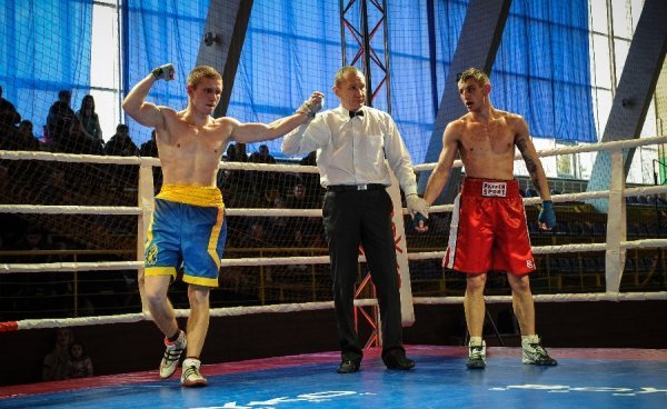 У Луцьку професійні боксери України й Польщі провели  поєдинки. ФОТО*