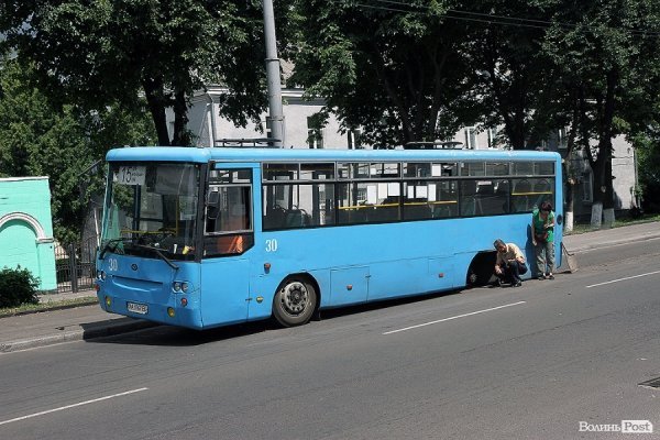 У Луцьку в маршрутки на ходу відлетіло колесо. ФОТО