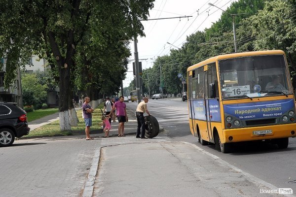 У Луцьку в маршрутки на ходу відлетіло колесо. ФОТО