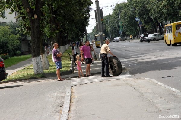 У Луцьку в маршрутки на ходу відлетіло колесо. ФОТО