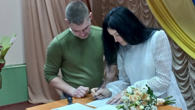 «Ми дуже цього хотіли»: під час відпустки волинський військовий встиг освідчитися та одружитися