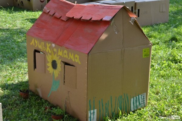 У Луцьку на фестивалі дітей вчили збирати сміття та їсти бездріжджевий хліб