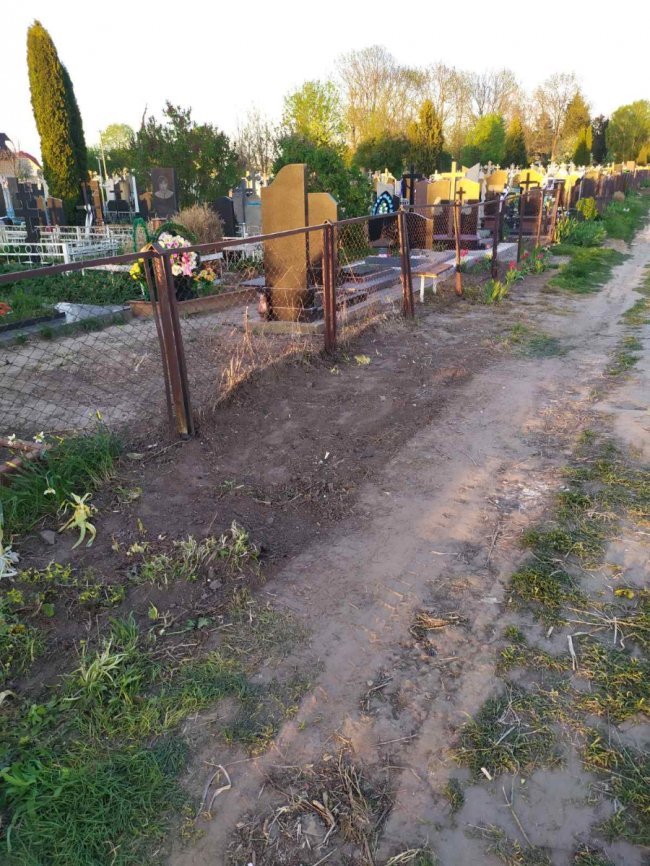 Із луцького кладовища вивезли 100 тонн сміття 