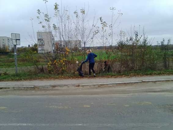 Молодь Ковеля закликає прибрати околиці від сміття. ФОТО