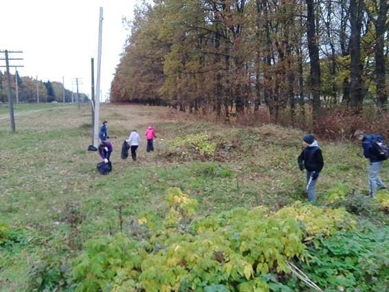 Молодь Ковеля закликає прибрати околиці від сміття. ФОТО