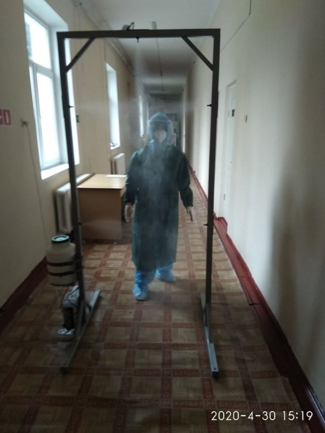 У Любомльській лікарні придбали дві дезінфекційні рамки для медпрацівників