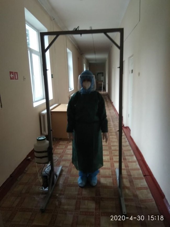 У Любомльській лікарні придбали дві дезінфекційні рамки для медпрацівників