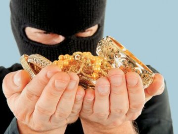 Лучанин пограбував у ломбарді чоловіка