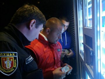 Луцькі магазини «спіймали» на продажі алкоголю у нічний час