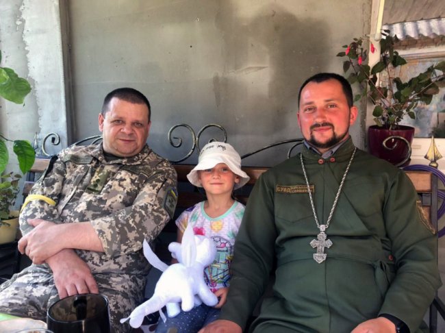 Волинські прикордонники привітали з днем народження дружину загиблого побратима 