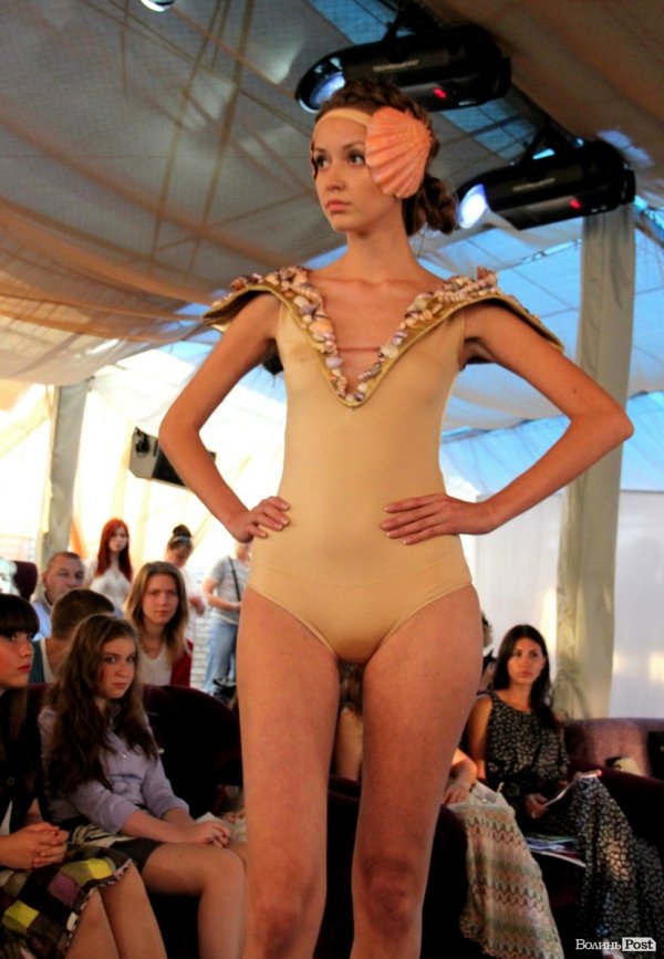 Довгоногі красуні, купальники, сукні: День моди в Луцьку. ФОТО