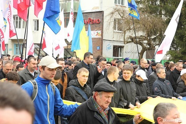 Акція «Вставай, Україно!» розпочалася в Луцьку. ФОТО. ОНОВЛЕНО