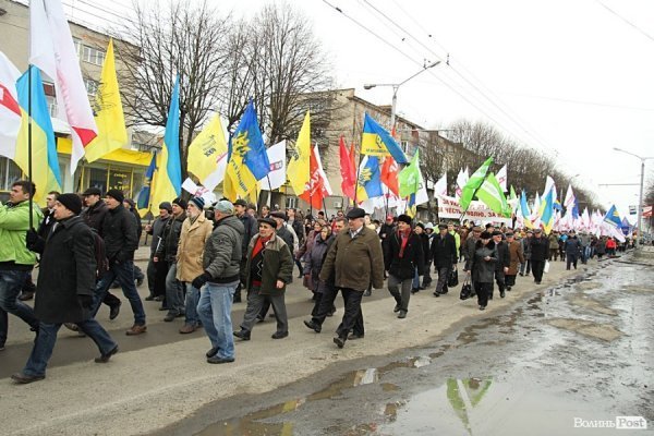 Акція «Вставай, Україно!» розпочалася в Луцьку. ФОТО. ОНОВЛЕНО