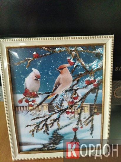 Раніше й голки з ниткою в руках не тримала: волинянка після народження доньки вишила пів сотні картин та ікон 