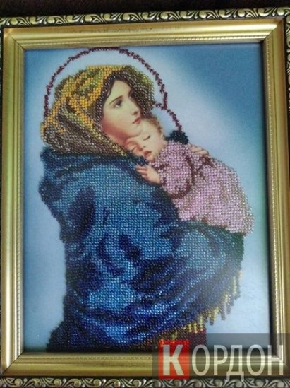 Раніше й голки з ниткою в руках не тримала: волинянка після народження доньки вишила пів сотні картин та ікон 