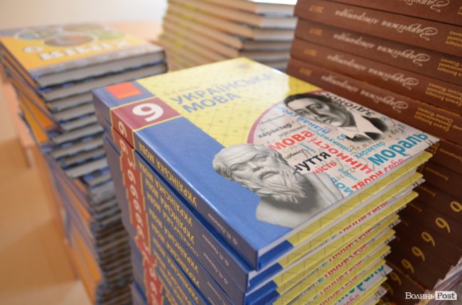 Кольорові стіни, ігрова кімната і басейн: луцька школа №27 зсередини. ФОТО