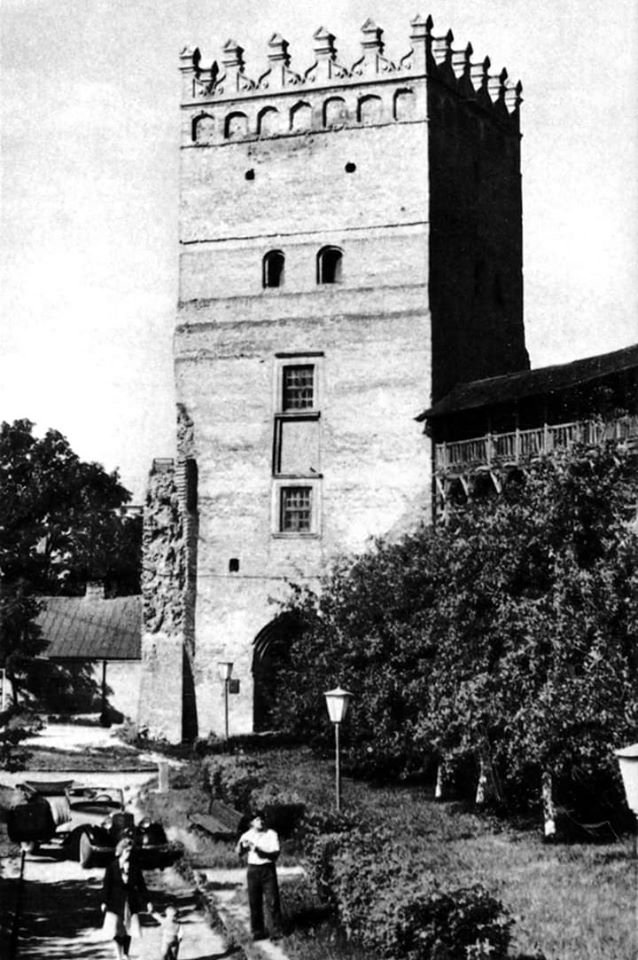 Всередині цвітуть сади: яким був замок Любарта 40 років тому. РЕТРОФОТО