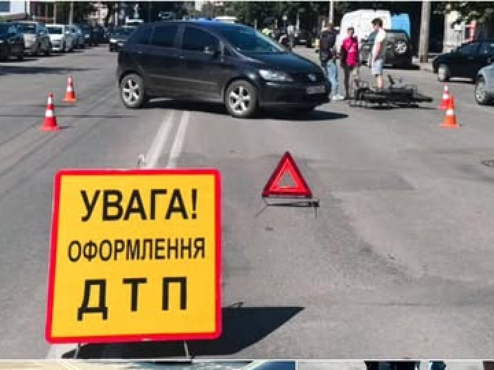 Повідомили деталі ДТП на Грушевського за участі автівки та скутера