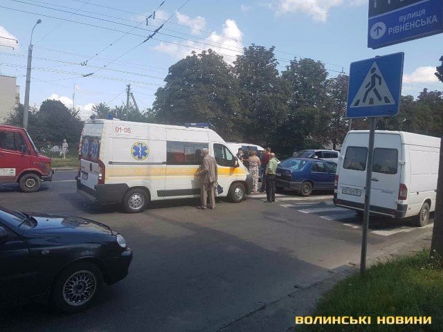 Аварія в Луцьку: жінку збили на переході