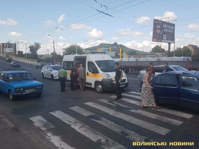 Аварія в Луцьку: жінку збили на переході