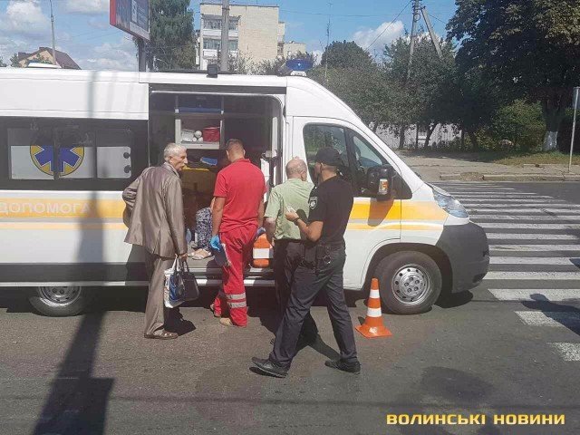 Аварія в Луцьку: жінку збили на переході