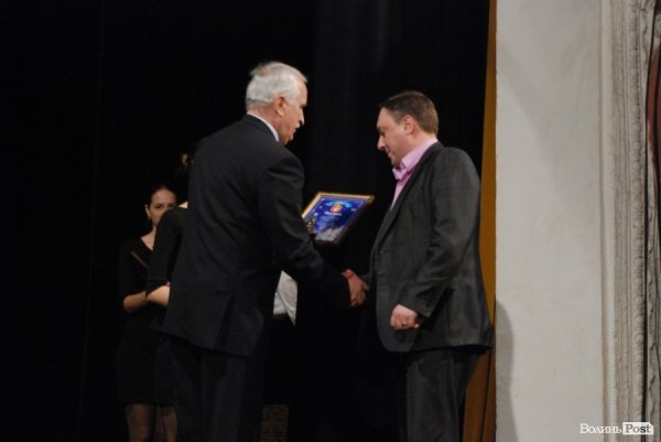 На День закоханих бізнесменам Луцька «подарували» «батіг і пряник». ФОТО