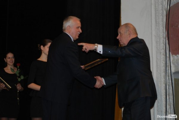 На День закоханих бізнесменам Луцька «подарували» «батіг і пряник». ФОТО