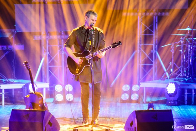 У Луцьку з новим альбомом виступив Арсен Мірзоян. ФОТО