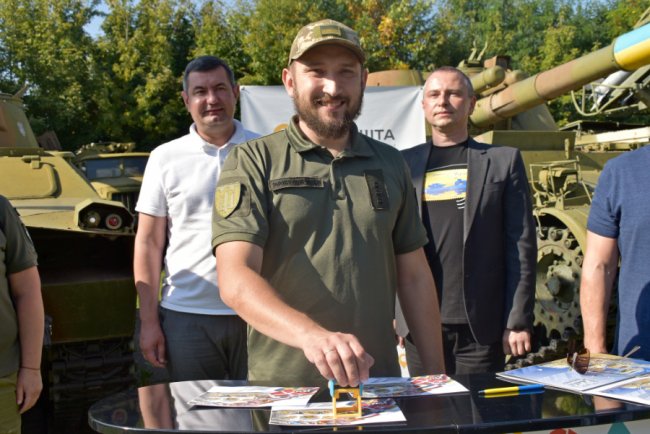 На Волині стартував продаж поштових марок «Зброя Перемоги. Світ з Україною»