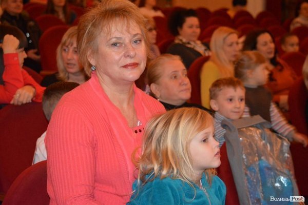 Луцьку сцену запалювали «різдвяні зірочки». ФОТО. ВІДЕО