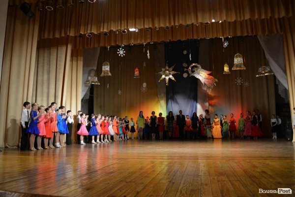 Луцьку сцену запалювали «різдвяні зірочки». ФОТО. ВІДЕО