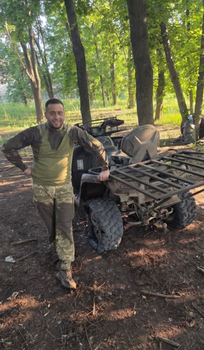 Далекобійник з Луцька пересів на бронетехніку на передовій. ФОТО