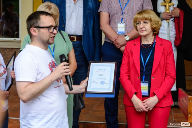 Люди з пересадженими органами посадили біля лікарні у Луцьку Алею життя. ФОТО