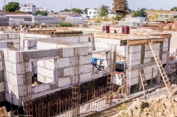 Робота на будівництві ЖК «Супернова» кипить