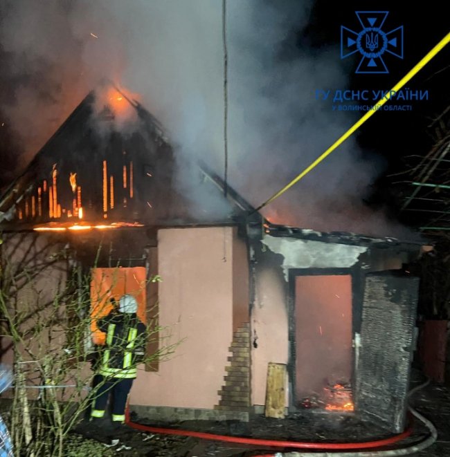 У Луцьку горів підвал багатоповерхівки. ФОТО