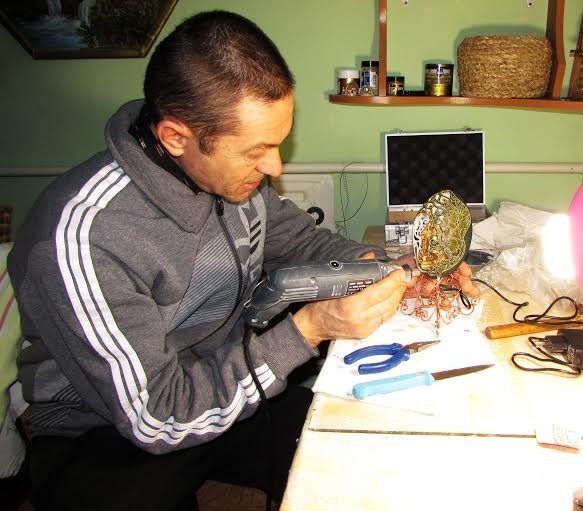 Виріб волинського митця прикрашатиме кабінет Президента. ФОТО