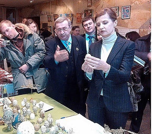 Виріб волинського митця прикрашатиме кабінет Президента. ФОТО