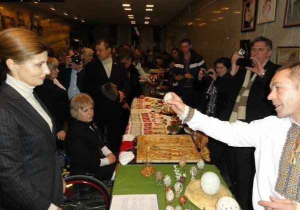 Виріб волинського митця прикрашатиме кабінет Президента. ФОТО