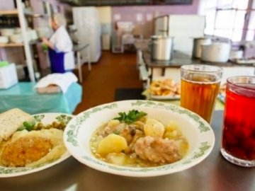 Харчування у школах Луцька подорожчало: на скільки і чому. ВІДЕО