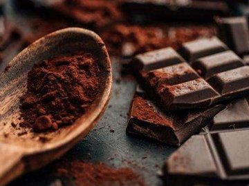 Дієтологи розповіли, що варто їсти для підняття настрою