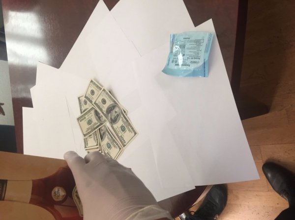 Керівник отримав неправомірну вигоду від підприємця