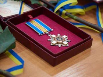 Мер Луцька вручив ордени рідним загиблих Героїв