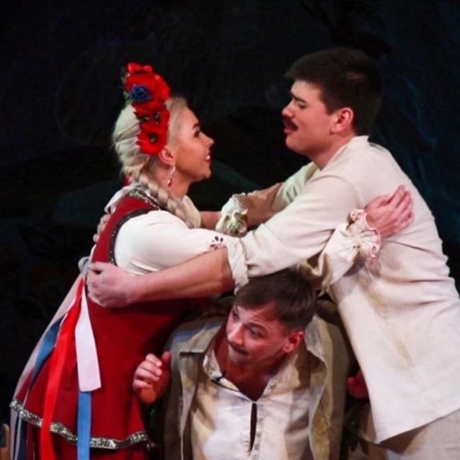 Об'єднатися заради спільної віри в Перемогу: що покажуть у Волинському драмтеатрі 1-6 жовтня