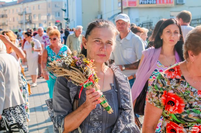 Різнобарв’я квітів та запашний мед: як у Луцьку святять «маковійчики». ФОТО