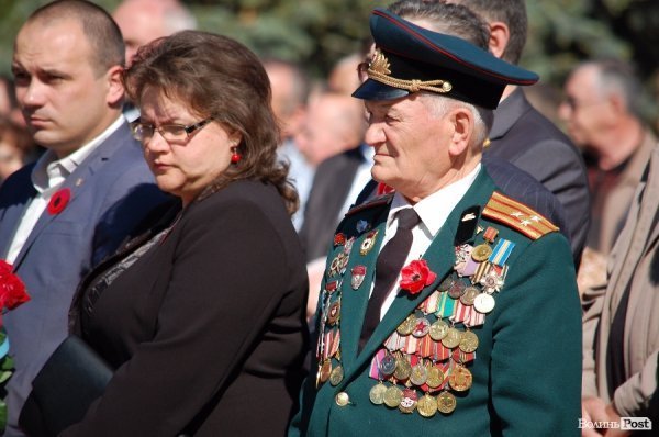 9 травня у Луцьку: квіти, сльози та молитви. ФОТО