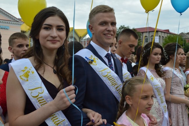 Бал випускників у Ковелі. ФОТО