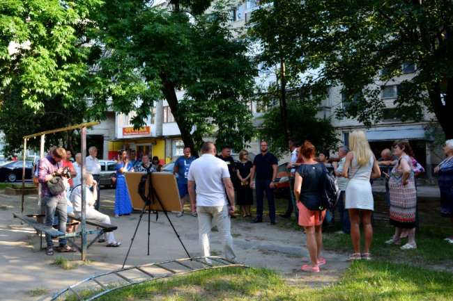 Нові паркомісця, LED-освітлення та дитячий майданчик: відремонтують один з найгірших дворів Луцька