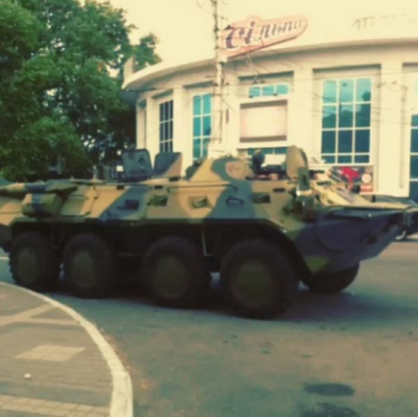 Сотні ОМОНівців не дають кримським татарам проводити мітинг. ФОТО